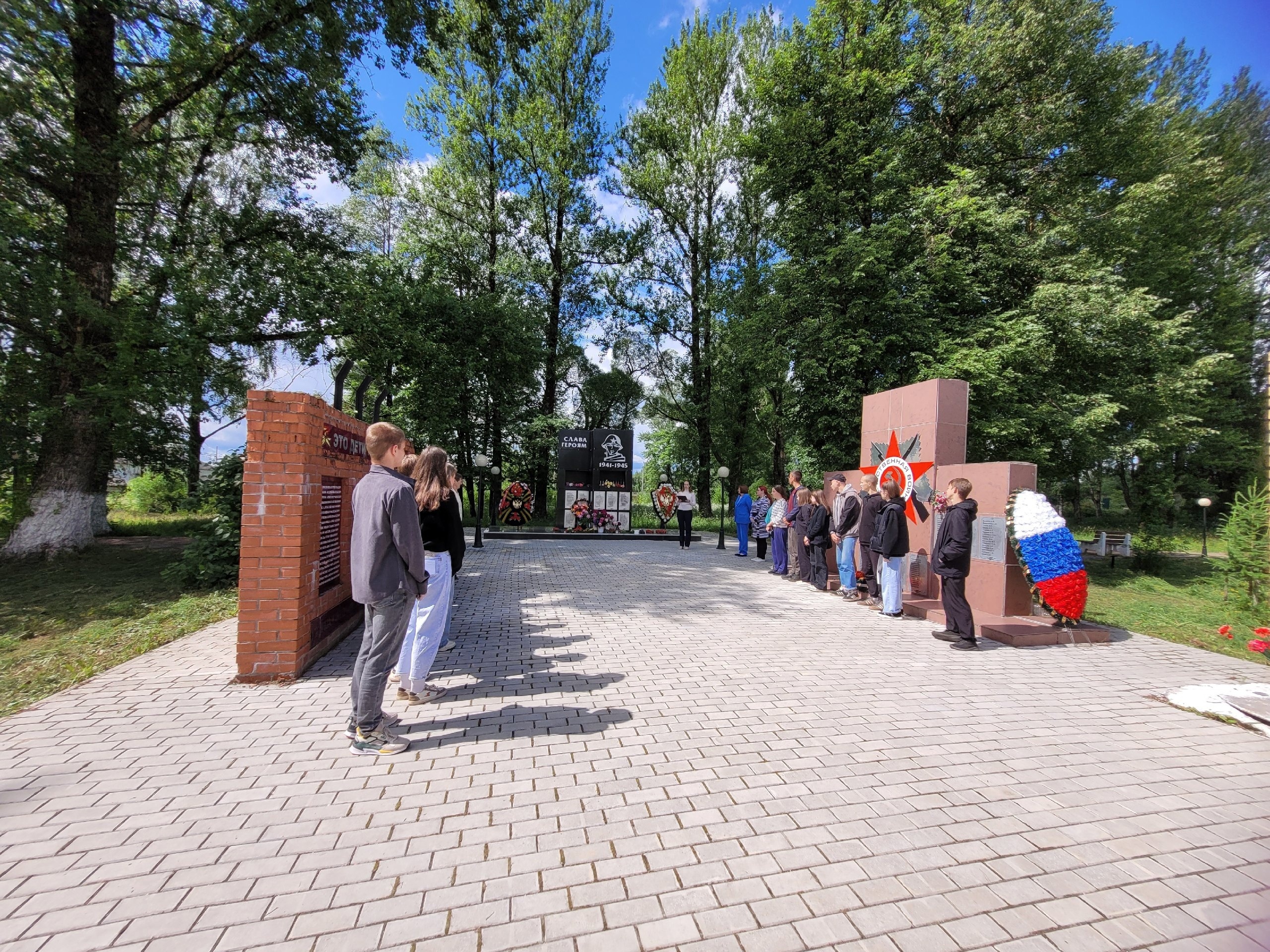 п.Угловка состоялся митинг, посвящённый Дню памяти и скорби &quot;Подвиг ваш бессмертный&quot;.