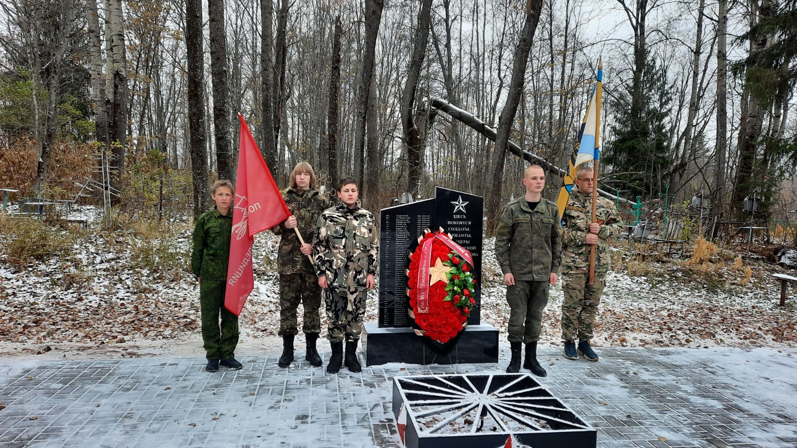 Торжественный митинг открытия воинского захоронения по улице Ленина.