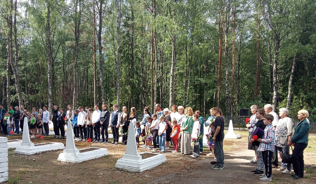 На гражданском кладбище по улице Маяковского г. Окуловка состоялся памятный митинг «Так начиналась война».