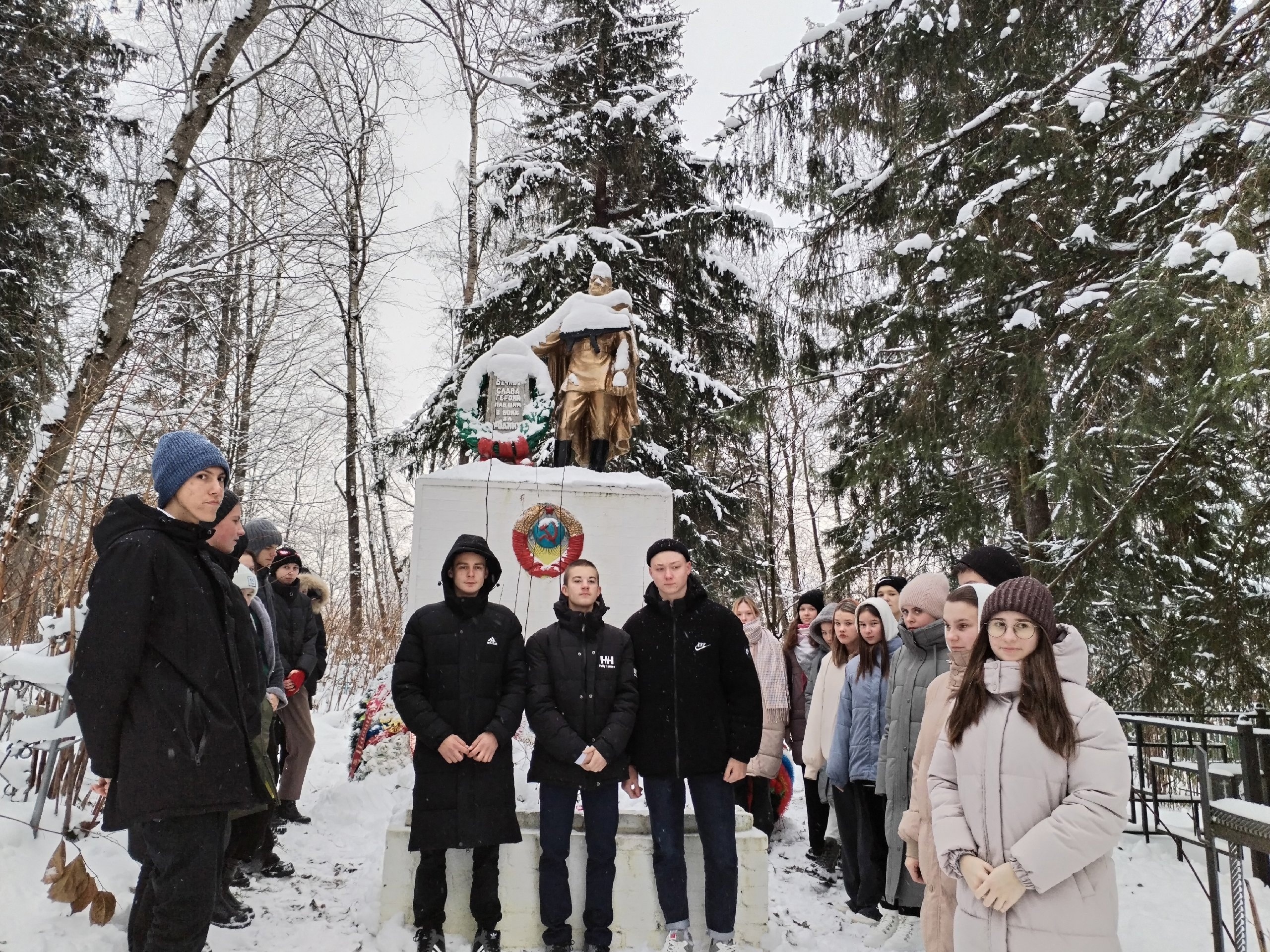 Митинг посвящённый Дню Неизвестного солдата.