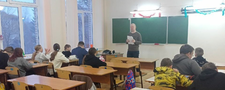 Лекторская группа в школе п. Угловка. Лекторская группа в школе п. Угловка.