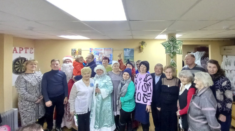 27 декабря творческая группа Кулотинского Дома Культуры приехала с новогодними поздравлениями в Общество слепых г. Окуловка. 27 декабря творческая группа Кулотинского Дома Культуры приехала с новогодними поздравлениями в Общество слепых г. Окуловка.