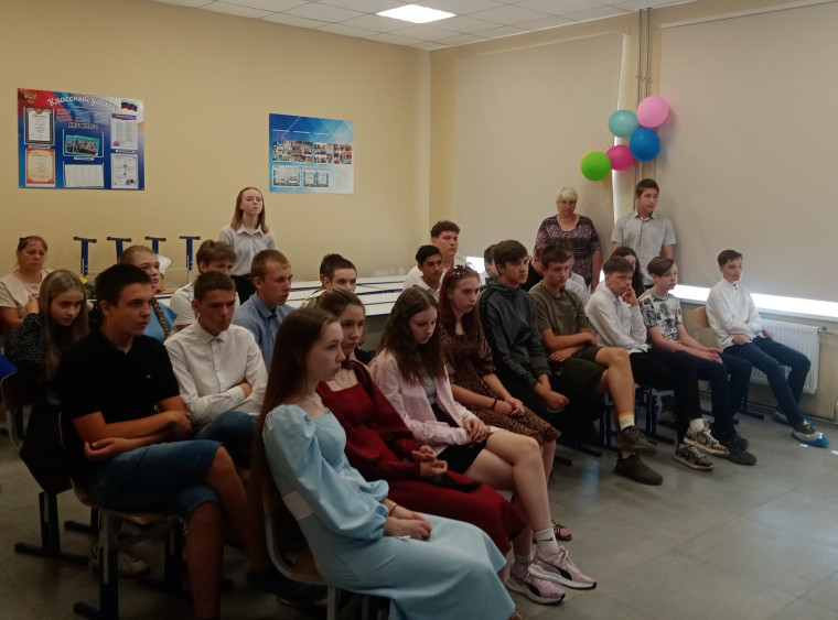 Школьники получили свидетельство о первой профессии. Школьники получили свидетельство о первой профессии.