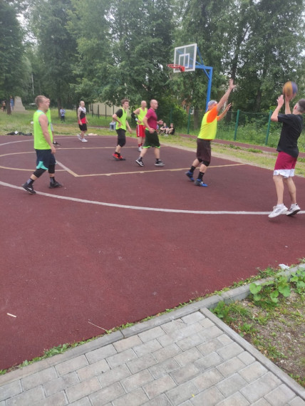Тренировка по баскетболу. Тренировка по баскетболу.