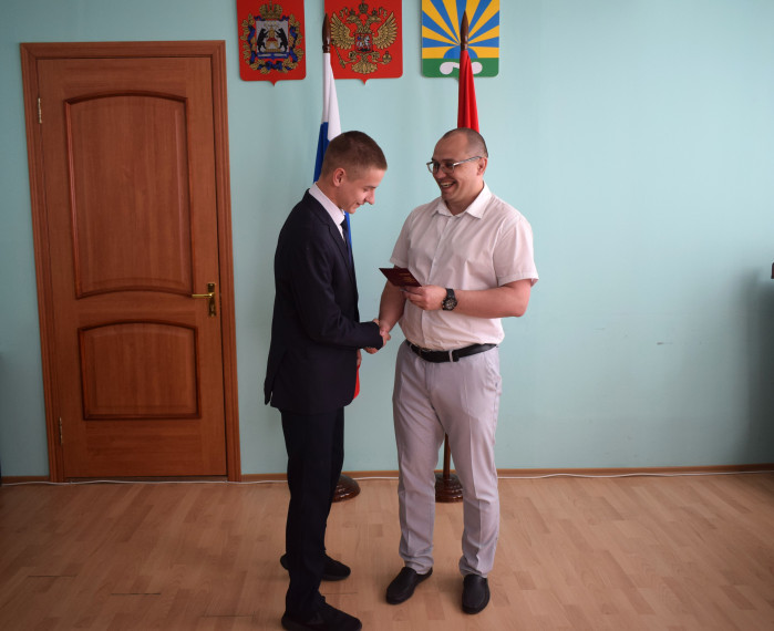 Вручение знака Всероссийского физкультурно-спортивного комплекса (ГТО). Вручение знака Всероссийского физкультурно-спортивного комплекса (ГТО).