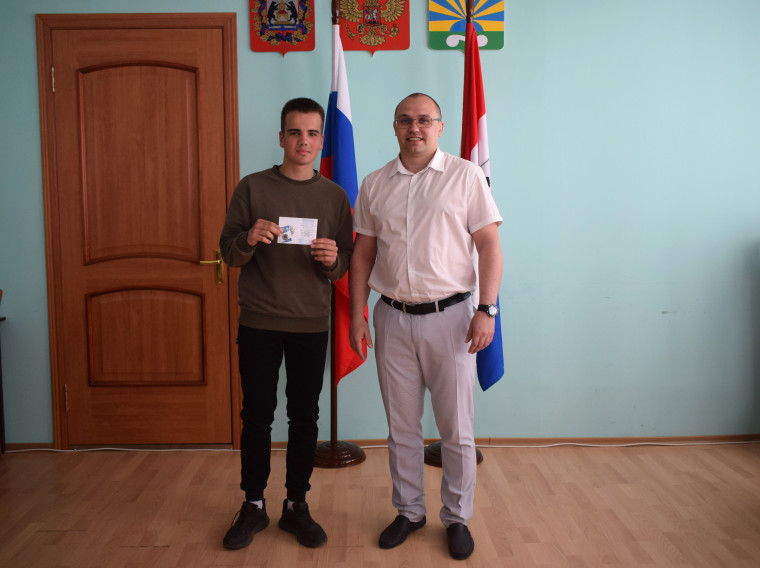 Вручение знака Всероссийского физкультурно-спортивного комплекса (ГТО). Вручение знака Всероссийского физкультурно-спортивного комплекса (ГТО).