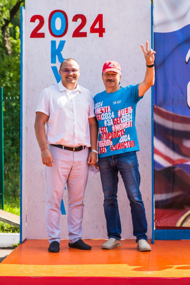 Вручение удостоверения и знака ГТО. Вручение удостоверения и знака ГТО.