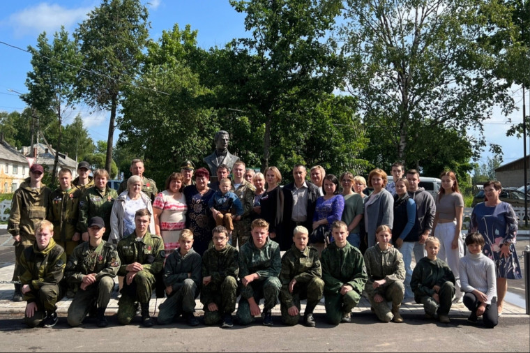 Уроженец поселка Кулотино награжден медалью «За отвагу». Уроженец поселка Кулотино награжден медалью «За отвагу».
