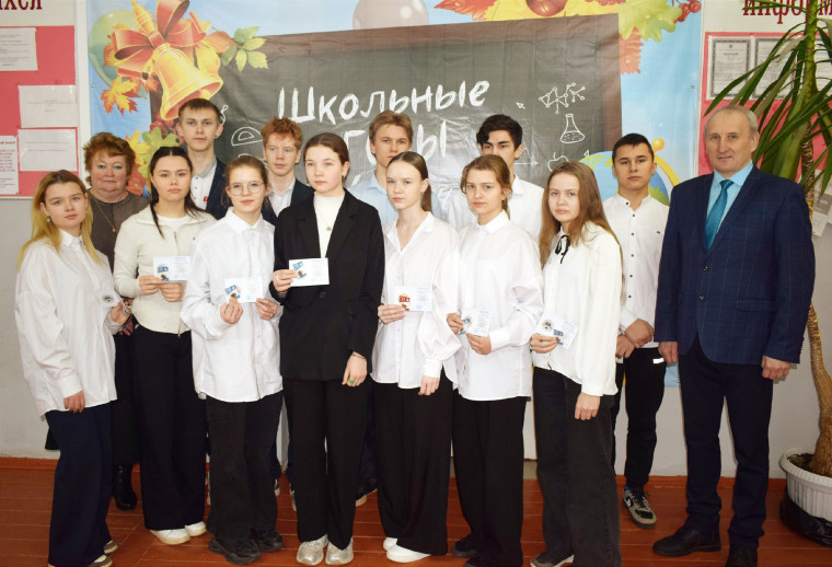 Вручение знаков и удостоверений Всероссийского физкультурно-спортивного комплекса «Готов к труду и обороне». Вручение знаков и удостоверений Всероссийского физкультурно-спортивного комплекса «Готов к труду и обороне».