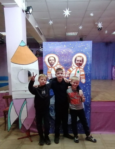 "Космические просторы". "Космические просторы".