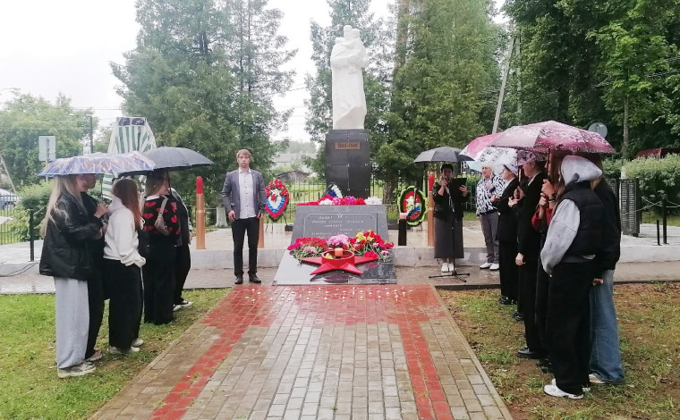 В сквере п. Кулотино прошла акция «Свеча памяти». В сквере п. Кулотино прошла акция «Свеча памяти».